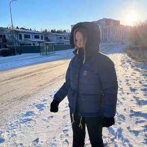 Fjällräven jacka Budet ligger på 6000kr