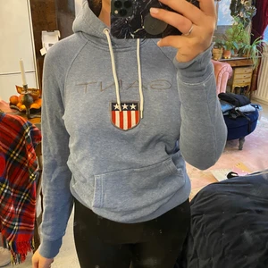 gant hoodie - Bra skick på den, inga hål eller fläckar. Köpt för ca 1 år sedan men inte använd så mycket. Nypris 1000 kr.