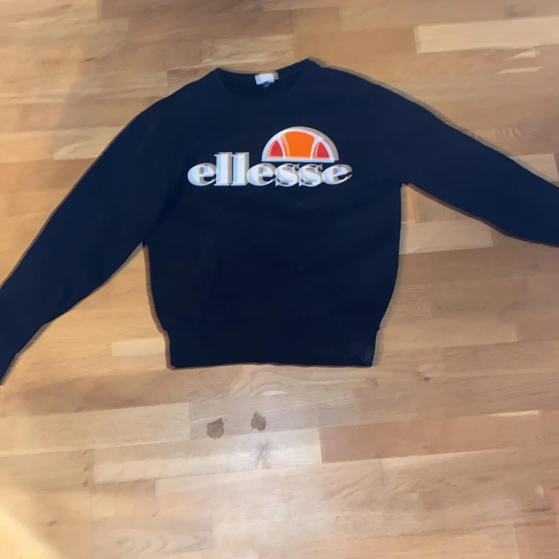 Svart Ellesse sweater storlek M - 90