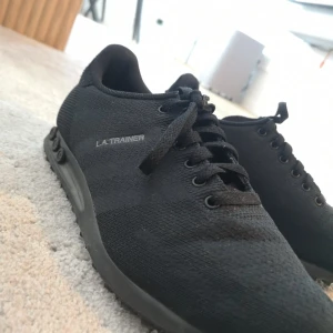 Adidas LA trainer - Hej, säljer ett par LA trainers som är använda 1 gång. 
