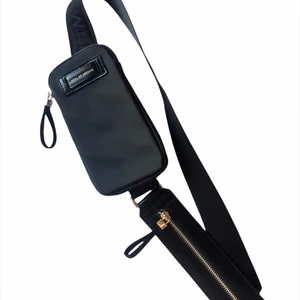 Liten väska för mobilen  - Passar till alla modeller.