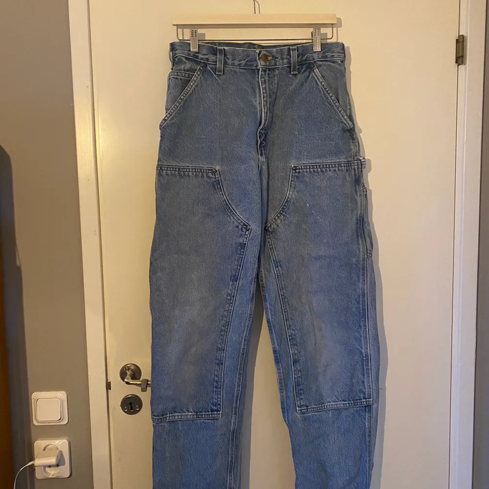 Carhartt jeans st 32x34. Slitna vid hälarna. . Jeans & Byxor.