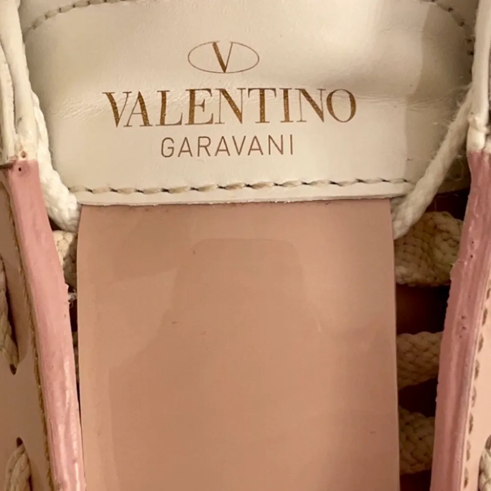 Rosa Valentino open sneakers i super fint skick endast använda någon enstaka gång💕💕. Skor.