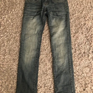 hot bottom jeans - säljer jättefina oanvända 2yk jeans i storlek 34! säljs pga för små