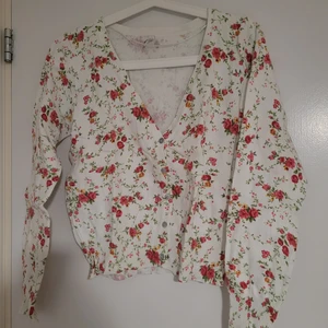 feminine florid cardigan - Brand new(nun used) feminine florid cute cardigan.