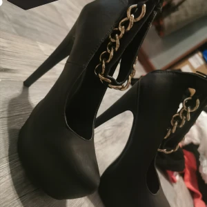 Strl 38 - Sjukt fina klackar i strl 38 kan skickas mot portokostnad 