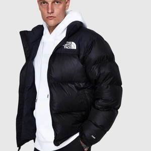The north face jacka - Hej! Har tänkt att sälja min north face jacka. Har aldrig använt den då den är förstor för mig. Alltså i nyskick, lapparna är kvar. Dma om du är intresserad💞💞