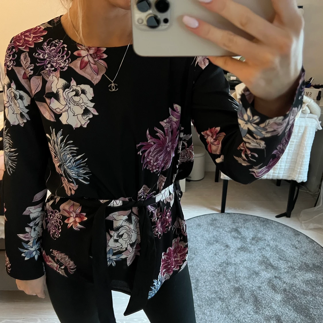 Fin blommig blus - 90