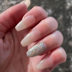 NAGLAR ENDAST 50 KR🌸🤩 - Hej tjejer! Jag gör naglar i Stockholm❤️om ni vill boka in en tid hos mig kontakta mig på dm på Instagram☺️Insta: naglarbyfansan_  💗💗