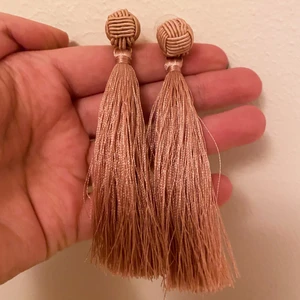 Earring - Supersöta tofs örhängen !! Helt oanvända <3