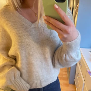 Stickad tröja - Säljer denna super mysiga stickade tröja💕💕 storleken skulle jag påstå passa XS-L 💓