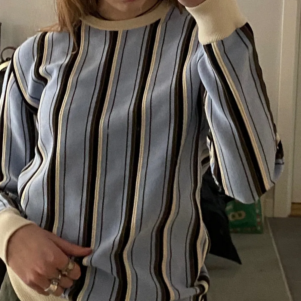 Riktigt cool tröja från Tiger Of Sweden med fina ränder❤️🌻. Tröjor & Koftor.