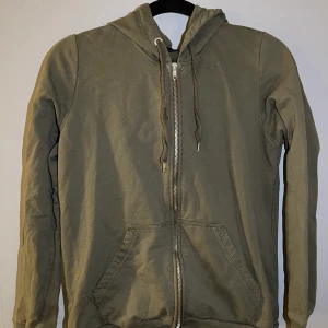 Huvtröja - Grön huvtröja🥰