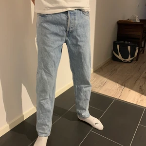 Barrel Jeans - Säljer pga för små.