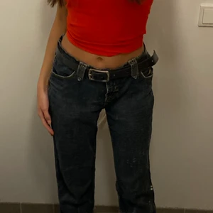 Raka jeans  - Super fina raka jeans som funkar på en XS med skärp, kan även passa större då utan skärp☺️ 90kr plus frakten💕