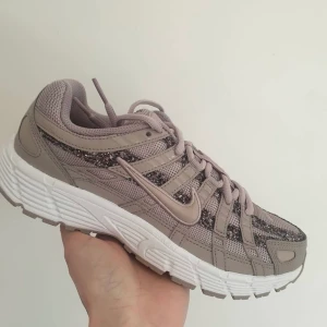 nike p6000 sneakers - aldri brukt, størrelse 36