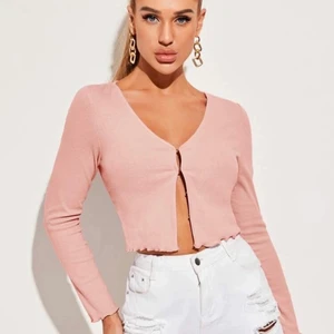 Cardigan - Den här tröjan är i storlek XL men eftersom den är från shein är den mindre i storleken. Den säljs eftersom den sällan kommer till använding! 