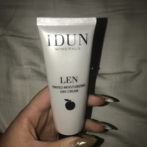 Dag kräm - En dag kräm med färg i! Helt ny, ej testad! Frakt ingår i priset!