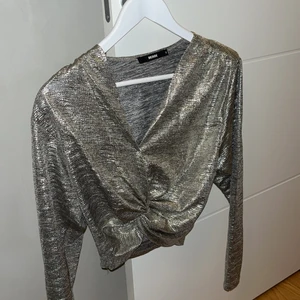 Nyårstopp - Säljer denna snygga, använd en nyår:) Stolek S