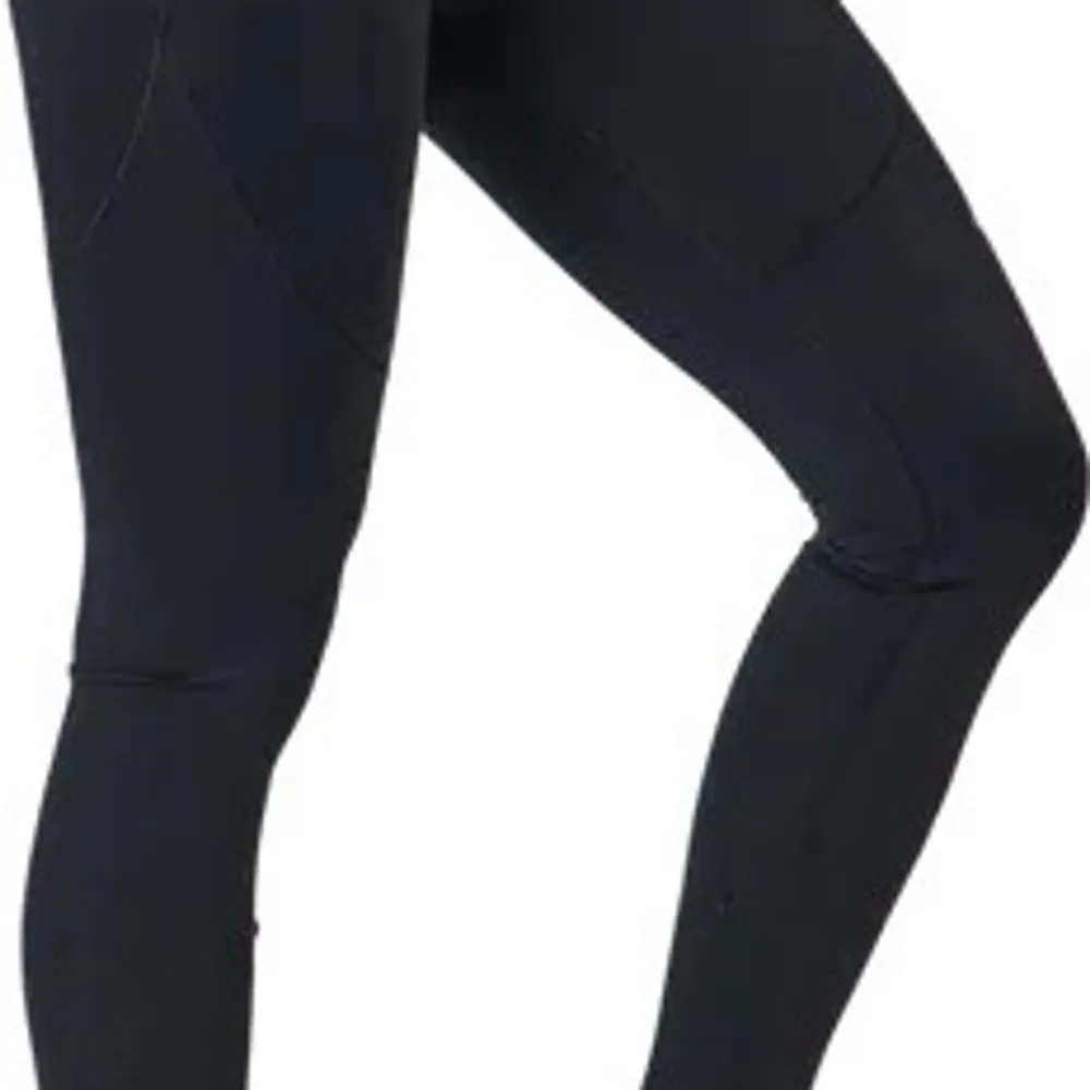 Svarta Nike tights som passar perfekt infor vintern då dem är i ett isolerat material med svettavikande teknink och håller dig varm och torr när du tränar. Fleece på insidan som känns mjuk mot huden, stretchigt material.. Jeans & Byxor.