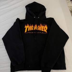 Svart hoodie från Thrasher i storlek M!🔥