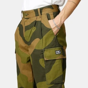 Obey byxor camoflage  - Obey byxor som jag inte använder!! Helt nya! Kan bevisa att jag har dem genom kontakt och! Och om du är intresserad kontakta mig! Och fråga mig om du har en fråga! ☺️