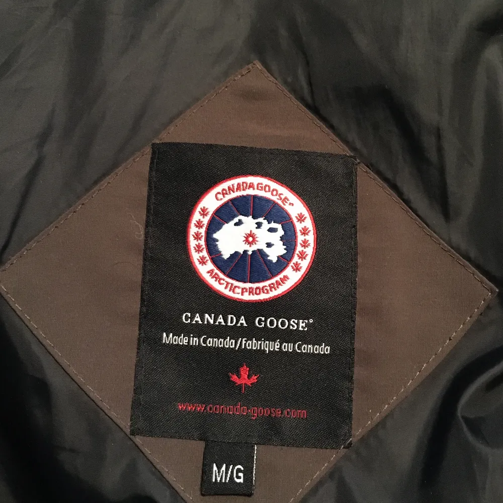 Canada goose vinter jacka i mycket bra skick. Stl M brun i färg . Jackor.