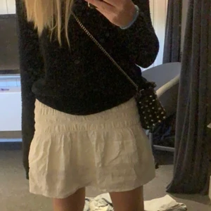 Slutsåld kjol från zara - Så fin slutsåld kjol som inte kommer till användning längre och helt slutsåld på zara❤️❤️