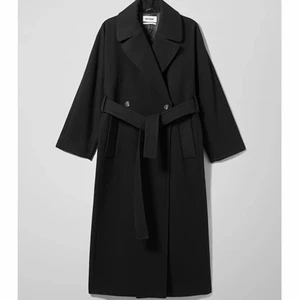 Kappa  - Säljer min kappa från weekday som jag använt 1 vinter då jag har en annan. Mycket bra skick och väldigt varm och cozy nu inför höst och vinter😍😍 nypris 1400!