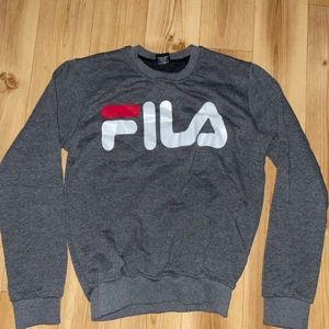 Fila sweatshirt - Fila sweatshirt stl s oanvänd. Säljes för 50kr🌸🌸