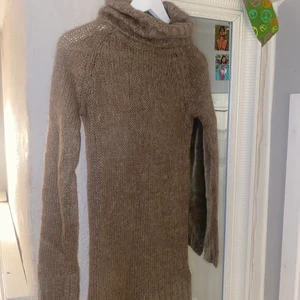 Jättefin stickad klänning!  - Supersnygg stickad klänning, säljer för att den är lite för liten! Köparen står för frakt