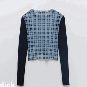 Säljer denna slutsålda tröja från zara! Kan mötas i Stockholm annars står köparen för frakten!💜💙