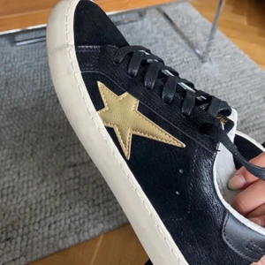 Skor - Intressekoll på dessa super fina skor från zalando då jag inte använder dom mer, super fina och är i bra skick, storlek 37💞