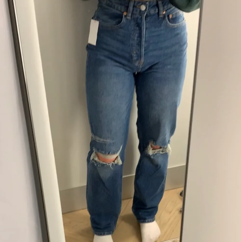 Väldigt fina jeans från H&M som knappt är använda då dom är lite för stora för mig . Jeans & Byxor.