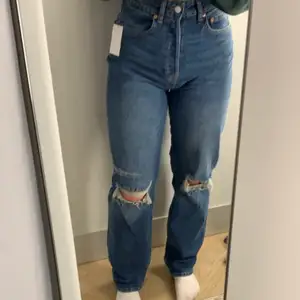 Väldigt fina jeans från H&M som knappt är använda då dom är lite för stora för mig 