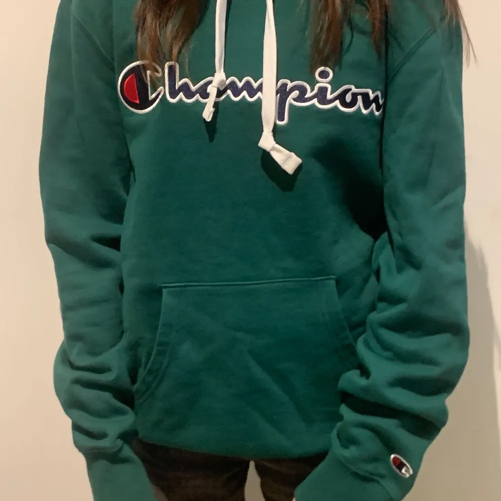 Stor Champion hoodie inte andvönd en ända gång helt ny men inte har kommit till andvändning. Hoodies.