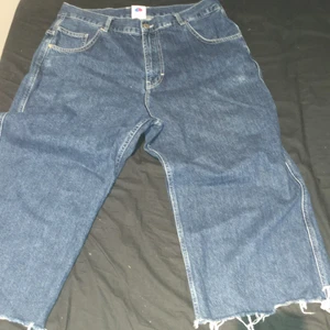 district fortysix blue - pants are size medium, they have been cut shorter, good condition, dark blue