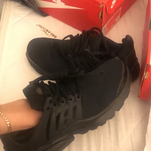 Nike presto 38,5 helt nya - Nike presto 38,5 helt nya. Kartong och kvitto finns. 