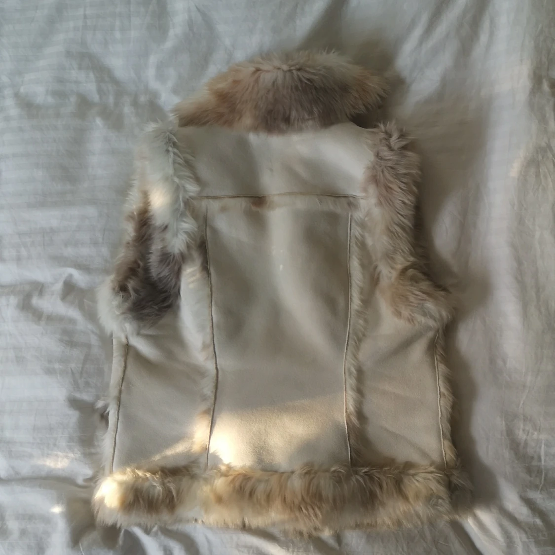 Beige varm mockajacka med päls detaljer - 90