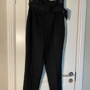 Byxa med högmidja - Byxa med högmidja från hm. Prislapp kvar. 