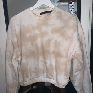 tröja - väldigt skön crop top, har tyvärr aldrig kommit till användning 💕