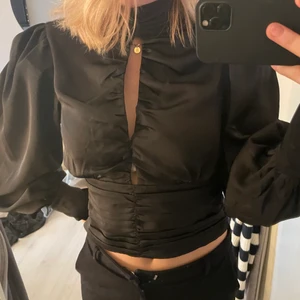 Fest topp oanvänd  - Helt oanvänd med lappar kvar. Perfekt till fester nu 🎉 