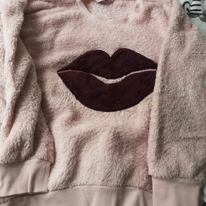 Mysigaste tröjan  - Mysigaste fleecetröjan (även invändigt) från Hunkemöller i storlek M