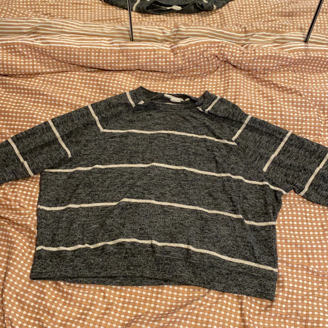 Svart och vit tröja 