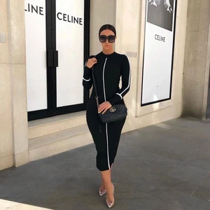 Svart ribbad klänning (MISSY EMPIRE) - Svart ribbad klänning köpt från hemsidan MISSY EMPIRE. (BEHÖVS DET FLER BILDER? SKRIV TILL MIG). Säljes då den inte kommit till användning någon gång. Endast testad! I storleken S OCH M, funkar lika bra vilken som!😊