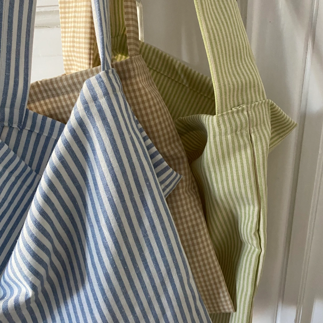 Blå och vitrandig väska  - 91