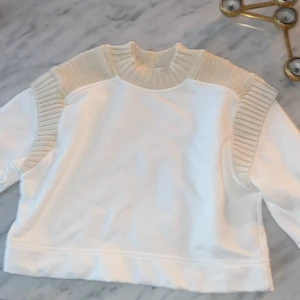 Tröja - Jättefin tröja från zara helt ny aldrig använd❤️