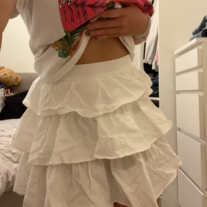 VitKjol  - Vit kjol i storlek S som aldrig är använd. 