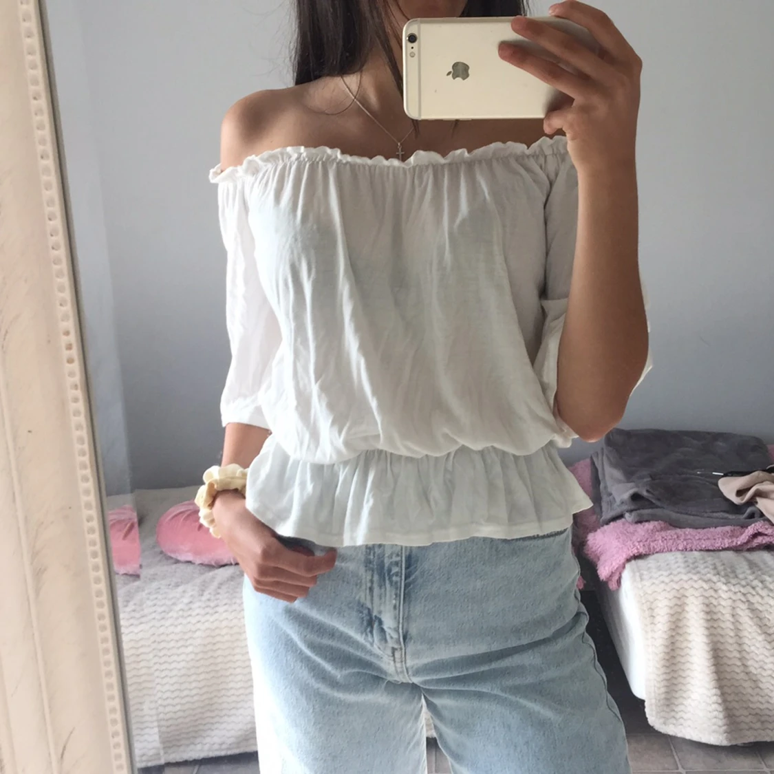 Vit off shoulder tröja med volang 