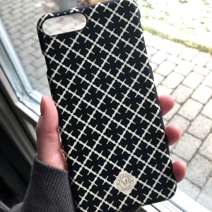 By Malene Birger - Jättesnyggt skal från Malene Birger till iPhone 8plus. Aldrig använt, enbart testat det. Nypris 299kr. Frakt 24kr.